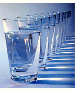 Допустим, в стакане налито 200 г воды. Это значит, что общая масса всех молекул воды, находящихся в стакане, составляет именно 200 г.